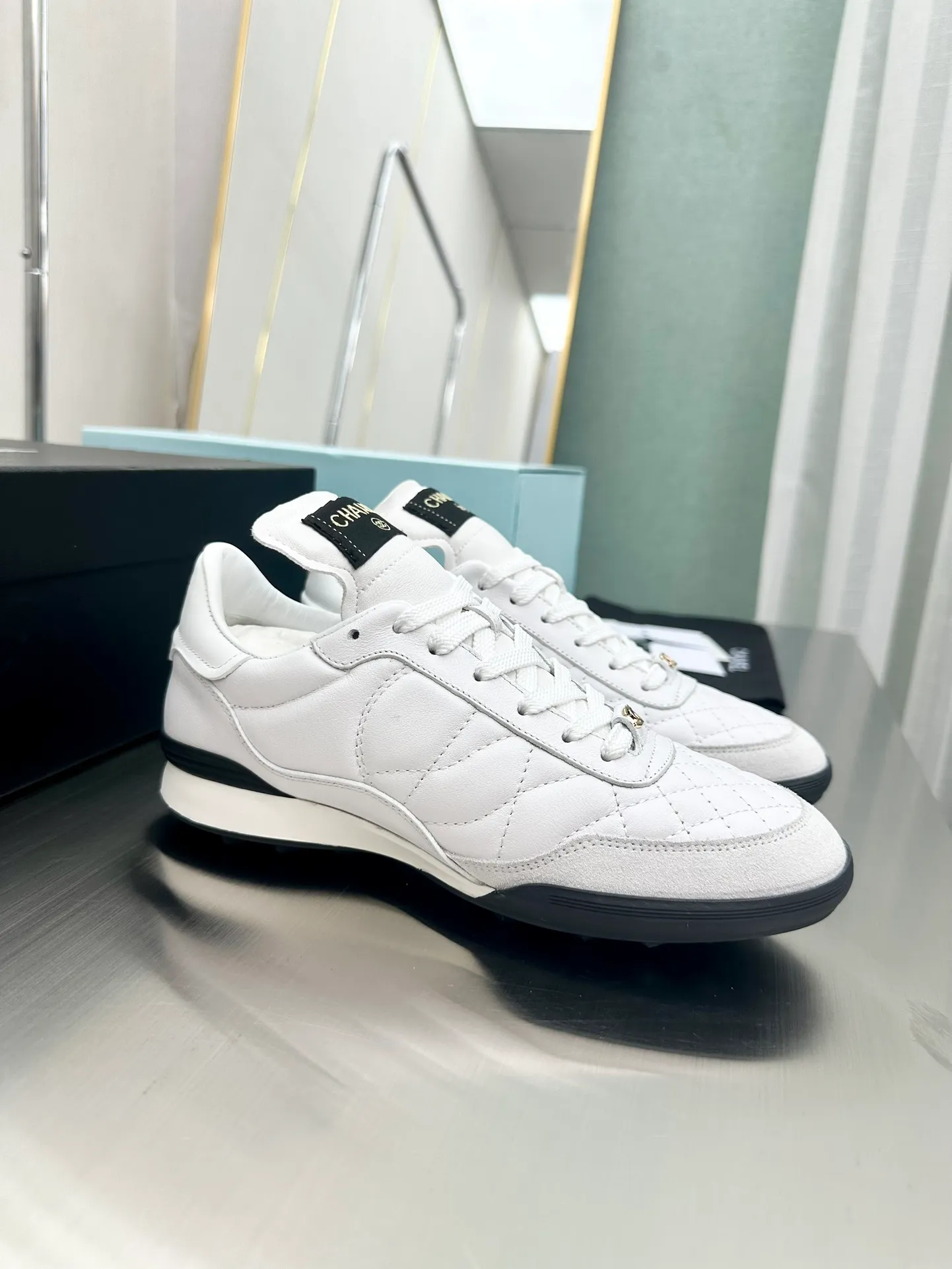 👟👟Ex-factory price 520 👟👟 CHANEL Chanel thick-soled panda sneakers Panda biscuit shoes Chanel 2023ss popular panda shoes 🐼Colorful thick-soled casual sports shoes sneakers The counter is synchronized The counter is very popular Very difficult to buy a shoe The most popular thick-soled panda shoes on the Internet It can be imagined that small fragrance control can not miss it, both appearance and comfort coexist. Simple and versatile white shoes. The thick sole increases height and is super versatile. You can wear it with your eyes closed😍Whoever wears it will look better. Upper: calfskin. Lining: imported sheepskin lining. Outsole: TPU original outsole. Size: 35-40 (41 42 customized.